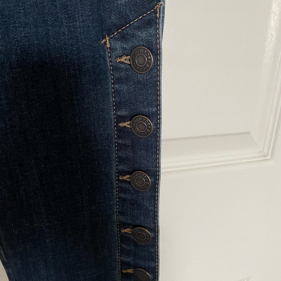 NWOT! NY&Co DENIM JEANS HIGH -WAIST SUPER SKINNY LEGS w/Buttons down leg SIZE 6 - Picture 2 of 5